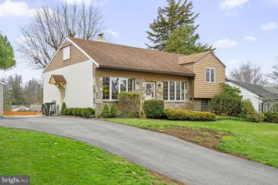 42 Lincoln Ln, Conshohocken, PA 19428 - Photo 1