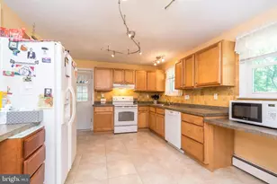 504 Green St, Green Lane, PA 18054 - Photo 14