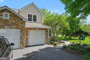 221 Canterbury Ct, Blue Bell, PA 19422 - Photo 2
