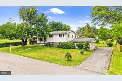 407 Colonial Drive, Stroudsburg, PA 18360 - Photo 1
