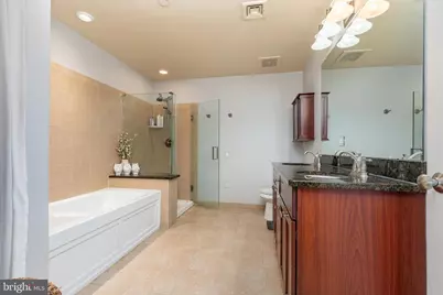 500 Admirals Way #214, Philadelphia, PA 19146 - Photo 10