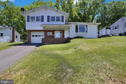 512 W Nicholas Street, Frackville, PA 17931 - Photo 1