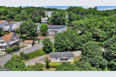 305 Pennsylvania Avenue, Shenandoah, PA 17976 - Photo 1