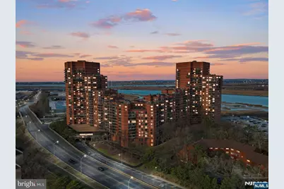 2138 Harmon Cove Tower #2138, Secaucus, NJ 07094 - Photo 4