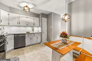 8 Chelsea Cir, Flemington, NJ 08822 - Photo 6