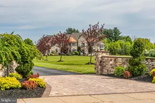 8 Kren Dr, Ringoes, NJ 08551 - Photo 2