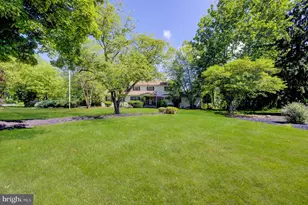 7 Horseshoe Rd, Whitehouse Station, NJ 08889 - Photo 2