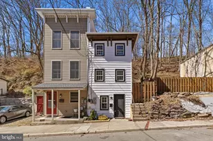 164 York St, Lambertville, NJ 08530 - Photo 2