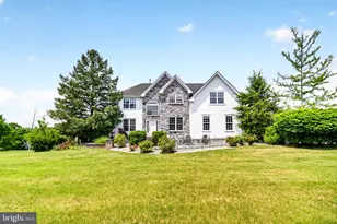32 Ferris Wheel Dr, Lambertville, NJ 08530 - Photo 2