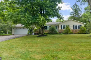 11 Meadowbrook Rd, Flemington, NJ 08822 - Photo 2