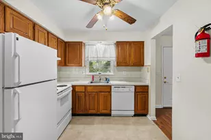 309 Sparrow Ct, Three Bridges, NJ 08887 - Photo 10