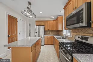 38 Mercer St, Hamilton Township, NJ 08690 - Photo 2
