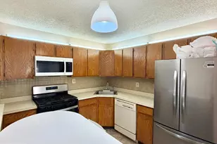 82 Versailles Ct, Hamilton Township, NJ 08619 - Photo 2