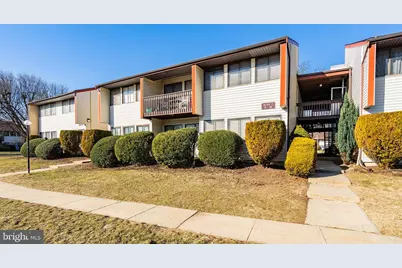 C9 Avon Drive E, Hightstown, NJ 08520 - Photo 2