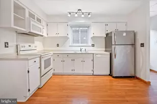 606 Meadow Woods Ln, Lawrence Township, NJ 08648 - Photo 4