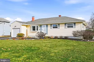 1038 Estates Blvd, Hamilton Township, NJ 08690 - Photo 2