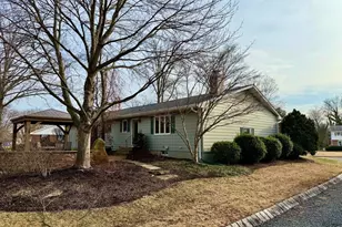 114 Corrine Dr, Pennington, NJ 08534 - Photo 2