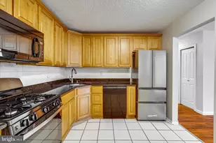 38 Holly Ct, Hamilton Township, NJ 08619 - Photo 6