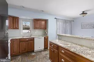 129 Gary Dr, Hamilton Township, NJ 08690 - Photo 4