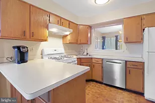 98 Winchester Dr, Hightstown, NJ 08520 - Photo 10