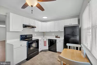 915 Silver Court, Hamilton Township, NJ 08690 - Photo 4