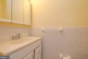 598 Greenwich Ct, Hightstown, NJ 08520 - Photo 4