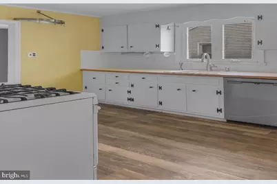 210 Kuser Road, Hamilton Township, NJ 08619 - Photo 10