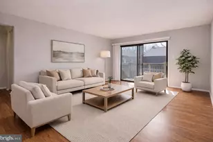 423 Meadow Woods Ln, Lawrence Township, NJ 08648 - Photo 2