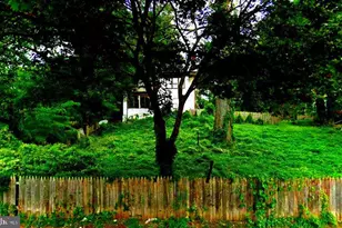 826 Edgewood Ave, Trenton, NJ 08618 - Photo 1