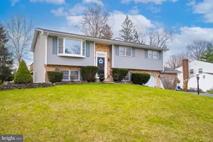29 Hawthorne Ln, Hightstown, NJ 08520 - Photo 2