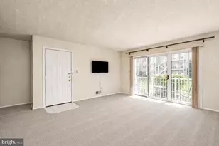 41 Cheverny Ct, Hamilton Township, NJ 08619 - Photo 4