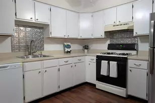 98 Wyndham Pl, Robbinsville, NJ 08691 - Photo 8