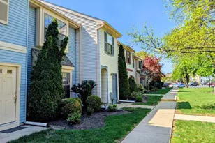 98 Wyndham Pl, Robbinsville, NJ 08691 - Photo 2