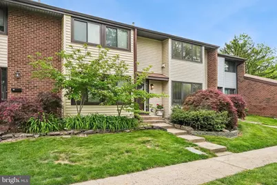 65 Bennington Drive, Hightstown, NJ 08520 - Photo 2