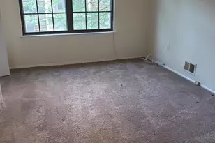 8 Joyner Ct, Trenton, NJ 08648 - Photo 4