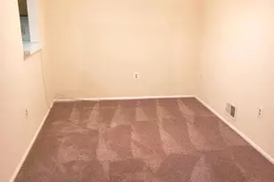 8 Joyner Ct, Trenton, NJ 08648 - Photo 2