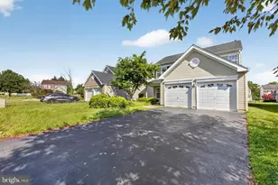 25 Sandstone Rd, East Windsor Township, NJ 08520 - Photo 2