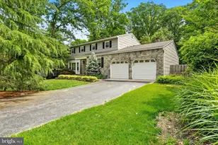 77 Maple Stream Rd, Hightstown, NJ 08520 - Photo 2