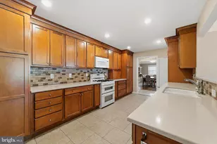 17 Brophy Dr, Ewing Township, NJ 08638 - Photo 18