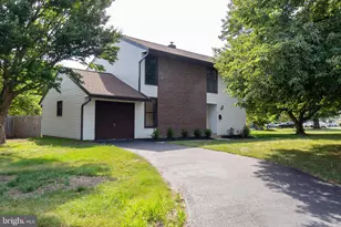 2 Enfield Dr, East Windsor Township, NJ 08520 - Photo 2