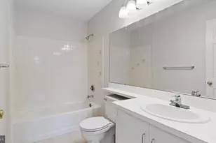 42 Mendrey Ct, Trenton, NJ 08648 - Photo 2