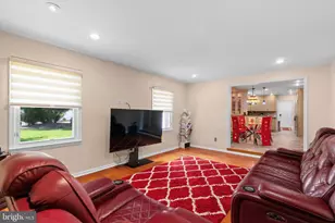 1 W Cartwright Dr, Princeton Junction, NJ 08550 - Photo 12