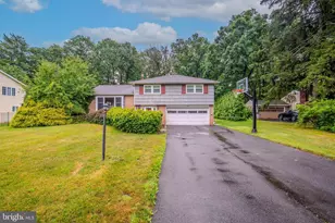 318 Oak Ln, Princeton Junction, NJ 08550 - Photo 2