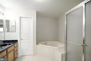 42 Haddon Ct, Pennington, NJ 08534 - Photo 4