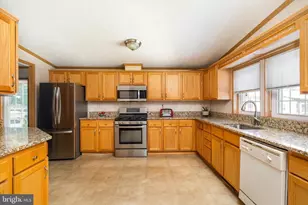 605 3rd Ave, Robbinsville, NJ 08691 - Photo 10