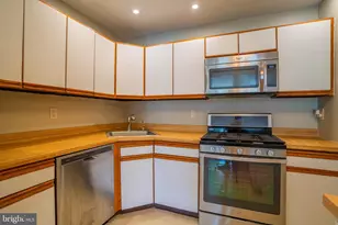 27 Chambord Ct, Hamilton Township, NJ 08619 - Photo 10
