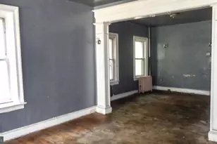 25 Sanford St, Trenton, NJ 08618 - Photo 2