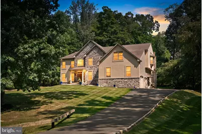 12 Mountain View Court, Ewing Township, NJ 08628 - Photo 2
