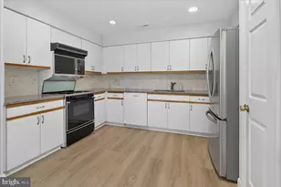 81 Woodmont Dr, Trenton, NJ 08648 - Photo 4