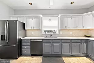 39 S Main St, Pennington, NJ 08534 - Photo 10